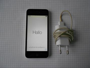 Apple iPhone 5c mobiele telefoon compleet met oplader. beschikbaar voor biedingen