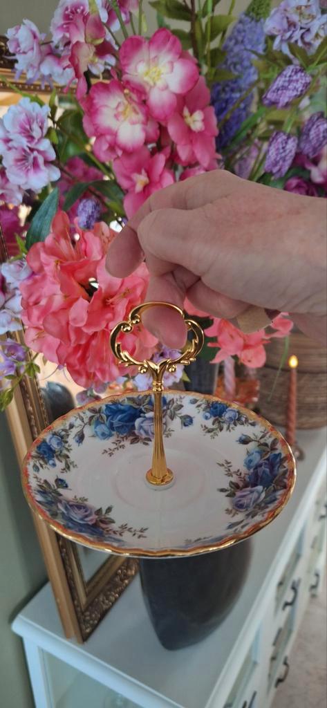 Royal Albert Moonlight Rose Etagère Handmade €17,50, Huis en Inrichting, Woonaccessoires | Etagères, Zo goed als nieuw, Ophalen of Verzenden