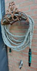 OUDE IJZER SLANGHOUDER ORNAMENT & FLEXIBELE WATERSLANG 25MTR, Tuin en Terras, Ophalen, Zo goed als nieuw, Tuinslang