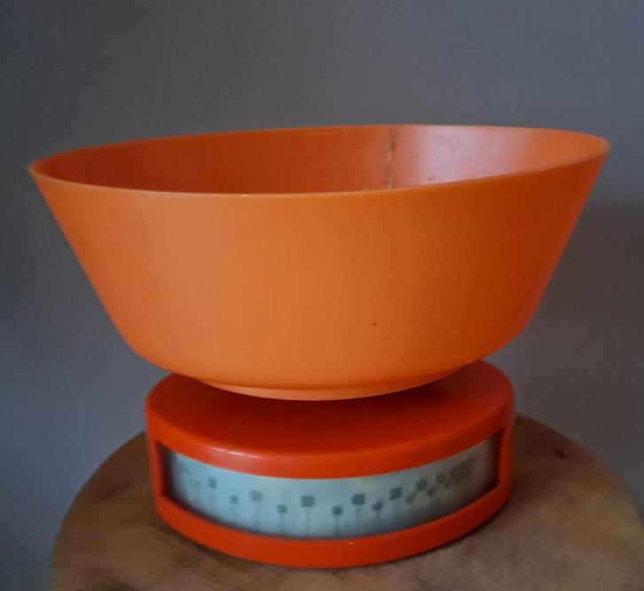 Vintage oranje weegschaal, Witgoed en Apparatuur, Weegschalen, Zo goed als nieuw, Keukenweegschaal, 1 tot 500 gram, Minder dan 10 kg