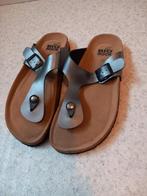Silvergrijze teenslippers mt 40 (Nijmegen oost), Slippers, Biorock, Nieuw, Ophalen of Verzenden