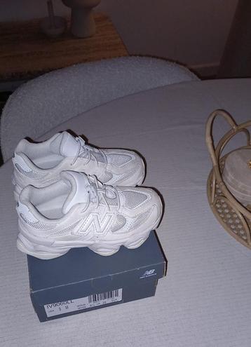 New balance 9060 maat 26  beschikbaar voor biedingen