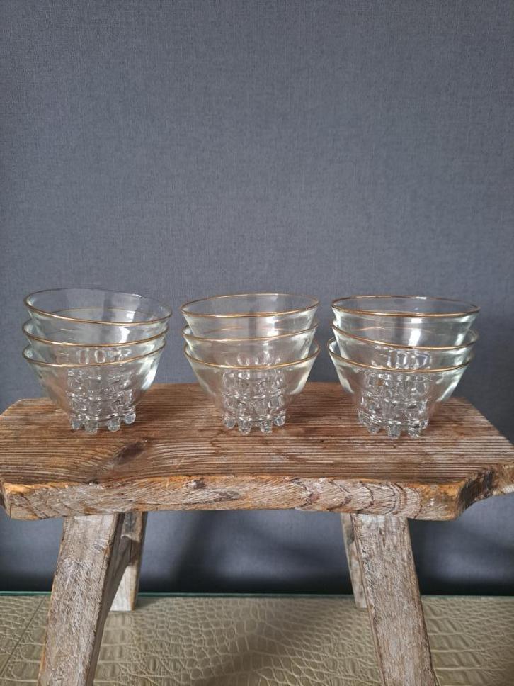 Vintage glazen schaaltjes met goud decoratie randje, Huis en Inrichting, Keuken | Servies, Zo goed als nieuw, Schaal of Schalen