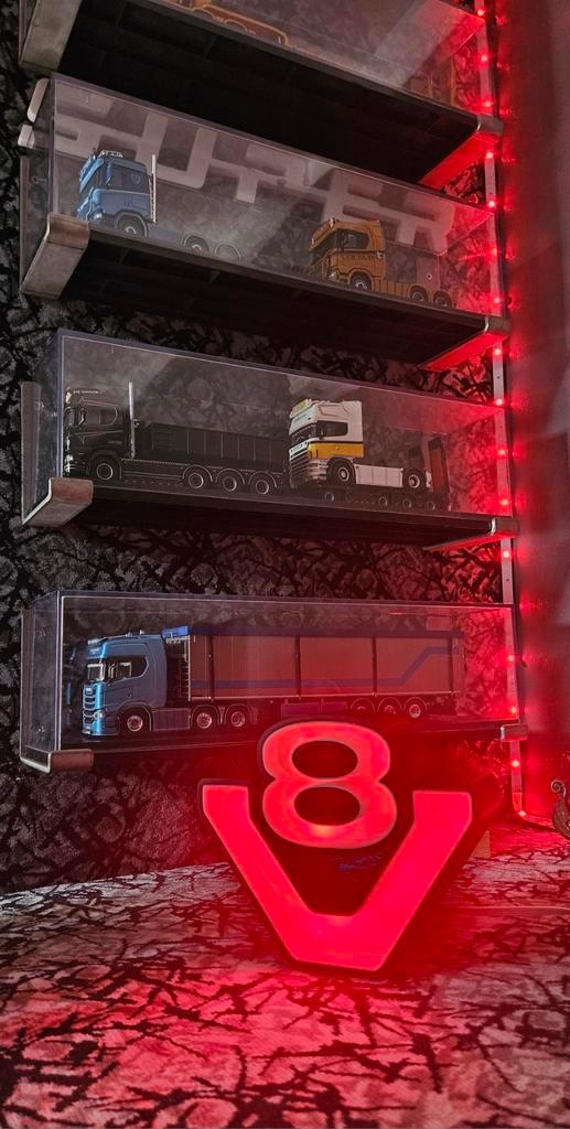 Scania V8 lichtbak logo, Hobby en Vrije tijd, Modelauto's | 1:50, Zo goed als nieuw, Bus of Vrachtwagen, Ophalen of Verzenden