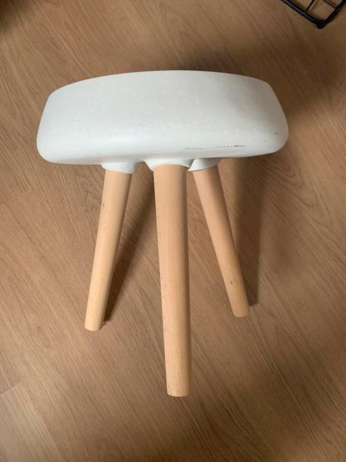 Superleuk wit bijzettafeltje / plantentafeltje 34 x 41, Huis en Inrichting, Tafels | Bijzettafels, Gebruikt, Rond, Minder dan 45 cm