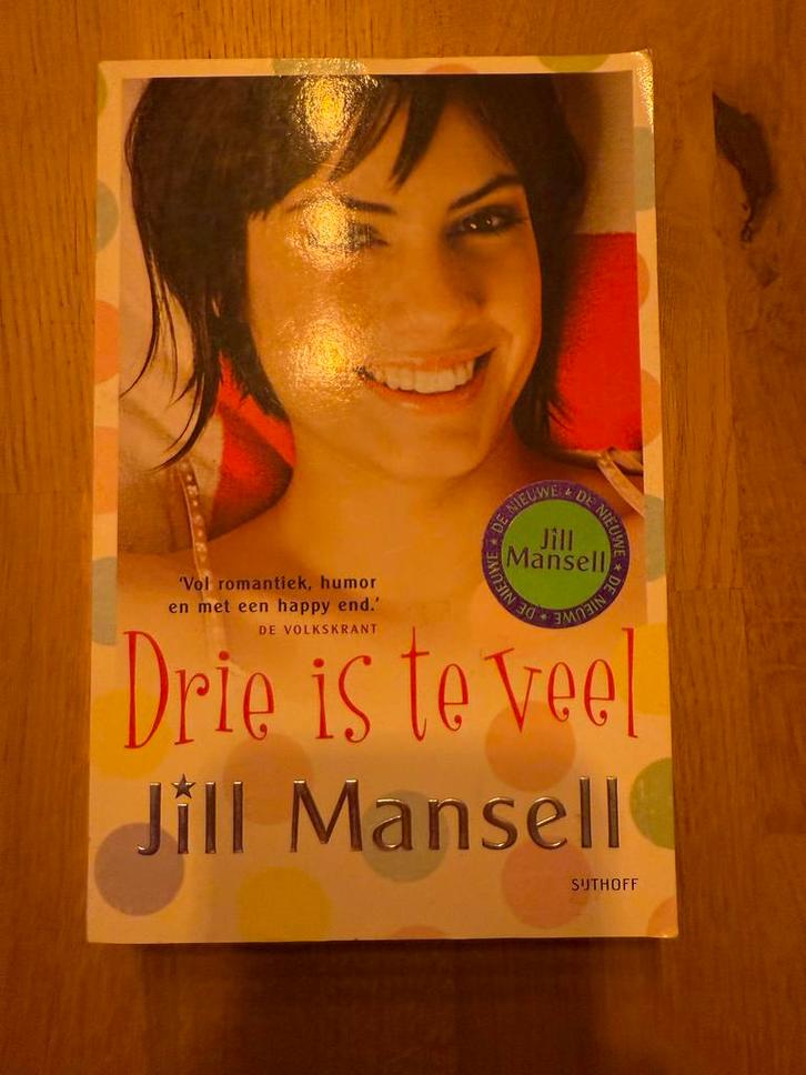 Drie is te veel – Jill Mansell, Boeken, Romans, Zo goed als nieuw, Nederland, Ophalen of Verzenden