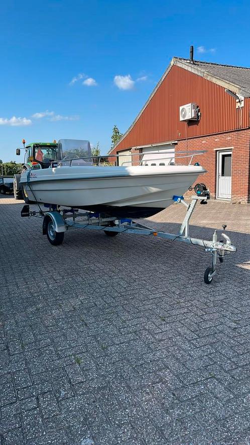 Super nette consoleboot met motor en trailer, Watersport en Boten, Vis- en Consoleboten, Zo goed als nieuw, 10 tot 30 pk, 3 tot 6 meter