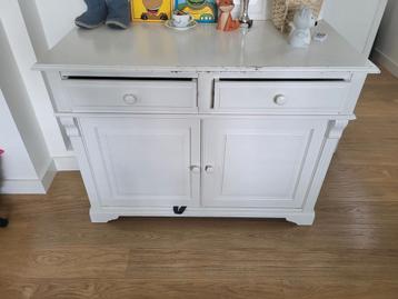 Dressoir  beschikbaar voor biedingen