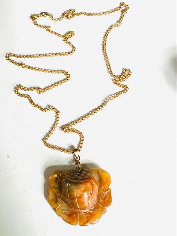 Vintage jade gekerfde lotusbloem hanger en ketting beschikbaar voor biedingen