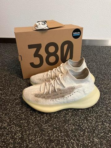 Yeezy boost 380 Calcite glow ( maat 43 1/3 ) beschikbaar voor biedingen