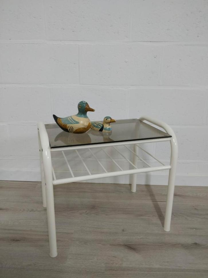 Vintage bijzettafeltje met fumé glas, Huis en Inrichting, Tafels | Sidetables, Zo goed als nieuw, 25 tot 50 cm, 50 tot 100 cm