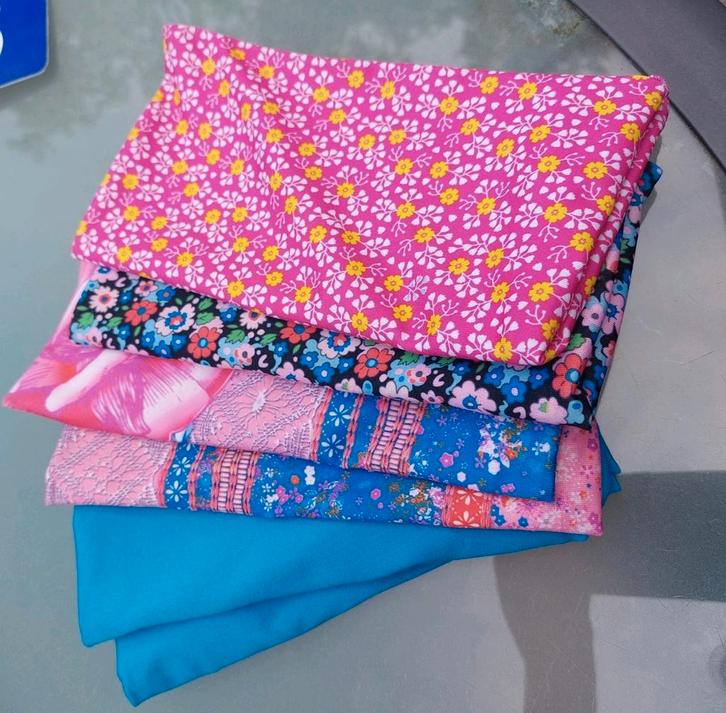 Acht rekbare boekenkaften, Diversen, Schoolbenodigdheden, Zo goed als nieuw, Ophalen of Verzenden