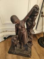 Antiek Art Nouveau beeld vrouw met hond gips, Antiek en Kunst, Curiosa en Brocante, Ophalen of Verzenden