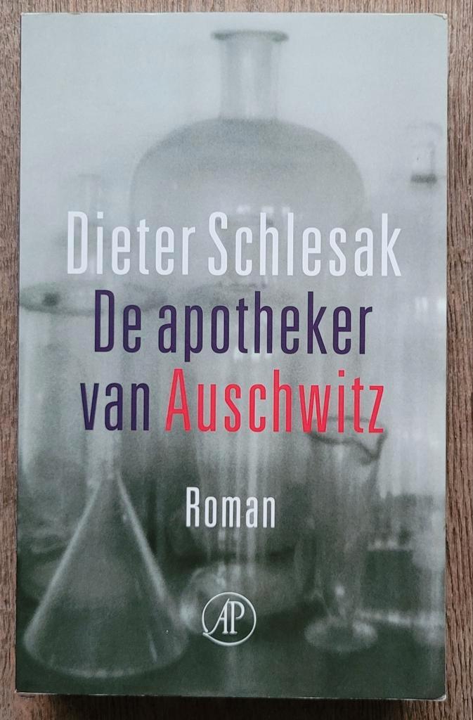 Dieter Schlesak - De apotheker van Auschwitz, Boeken, Literatuur, Zo goed als nieuw, Ophalen of Verzenden