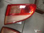 Toyota avensis achterlicht L+R in kofferbak in achter scherm, Auto-onderdelen, Gebruikt, -, -, Ophalen of Verzenden