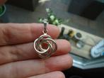 mooie echt zilveren hanger 4 cirkels in een massief gemerkt, Overige voorstellingen, Ophalen of Verzenden, Zo goed als nieuw, Zilver