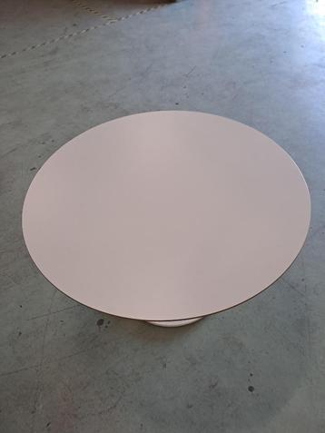 witte ronde tafels 120cm diameter beschikbaar voor biedingen