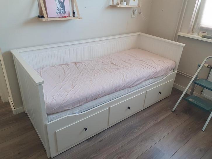 Ikea Hemnes Bed - Wit Hout, Huis en Inrichting, Slaapkamer | Bedden, Ophalen