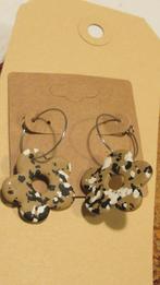 Bloemetjes met Creolen - Handgemaakte Oorbellen, Overige materialen, Hangers, Niet van toepassing, Beige