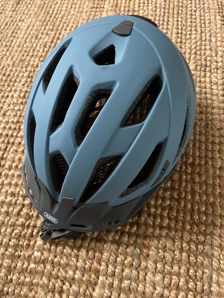 Nieuwe Abus Fietshelm met Verlichting, Fietsen en Brommers, Fietsaccessoires | Fietshelmen, Nieuw, Heer of Dame, Overige maten