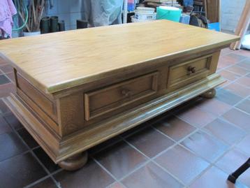 massief eikenhouten salontafel met lades beschikbaar voor biedingen