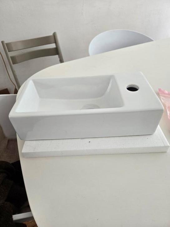 fonteintje / wasbakje met klein 'pitje', Doe-het-zelf en Verbouw, Sanitair, Gebruikt, Wastafel, Ophalen
