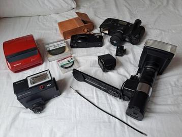 Diverse fotoapparatuur evt. met leren koffer beschikbaar voor biedingen