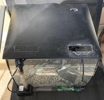 Aquarium merk Fluval 34 L met pomp compleet 