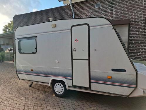 Fijne Adria caravan te koop, met complete inboedel., Caravans en Kamperen, Caravans, Particulier, tot en met 4, Rondzit, Adria