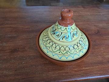 Marokkaanse tajine, stoofpot beschikbaar voor biedingen