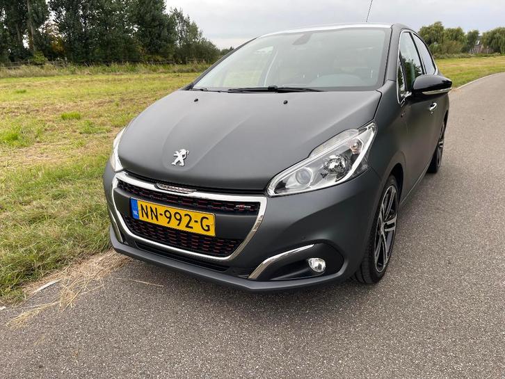 Peugeot 208 GT-line1.2 Puretech 110pk Aut-6 2017 IceSilver, Auto's, Peugeot, Particulier, ABS, Achteruitrijcamera, Airbags, Airconditioning