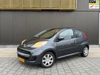 Peugeot 107 1.0-12V XS Automaat | Airco | Navi | Bluetooth, Auto's, Peugeot, Euro 5, Stof, Gebruikt, Zwart