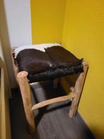 Krukje met koeienhuid zitting, Ophalen of Verzenden, Gebruikt, Hout