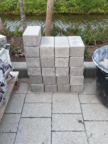 EXCLUTON Betonklinker grijs met deklaag beschikbaar voor biedingen