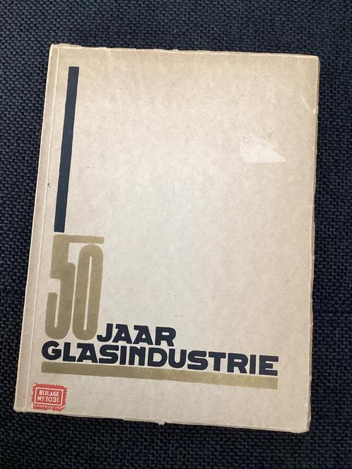 50 jaar glasindustrie  / Leerdam glas, Antiek en Kunst, Antiek | Glas en Kristal, Ophalen of Verzenden