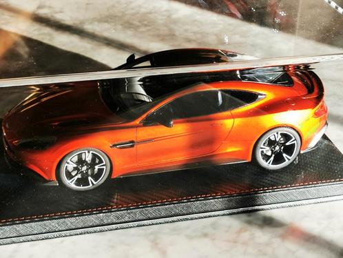Aston Martin Vanquish S in 1 op 18 van SophiArt, Hobby en Vrije tijd, Modelauto's | 1:18, Zo goed als nieuw, Auto, Overige merken