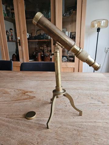 Antieke Messing Telescoop Replica met Statief beschikbaar voor biedingen