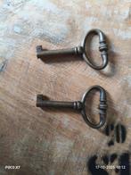 Twee oude koperen sleutels, Antiek en Kunst, Ophalen of Verzenden