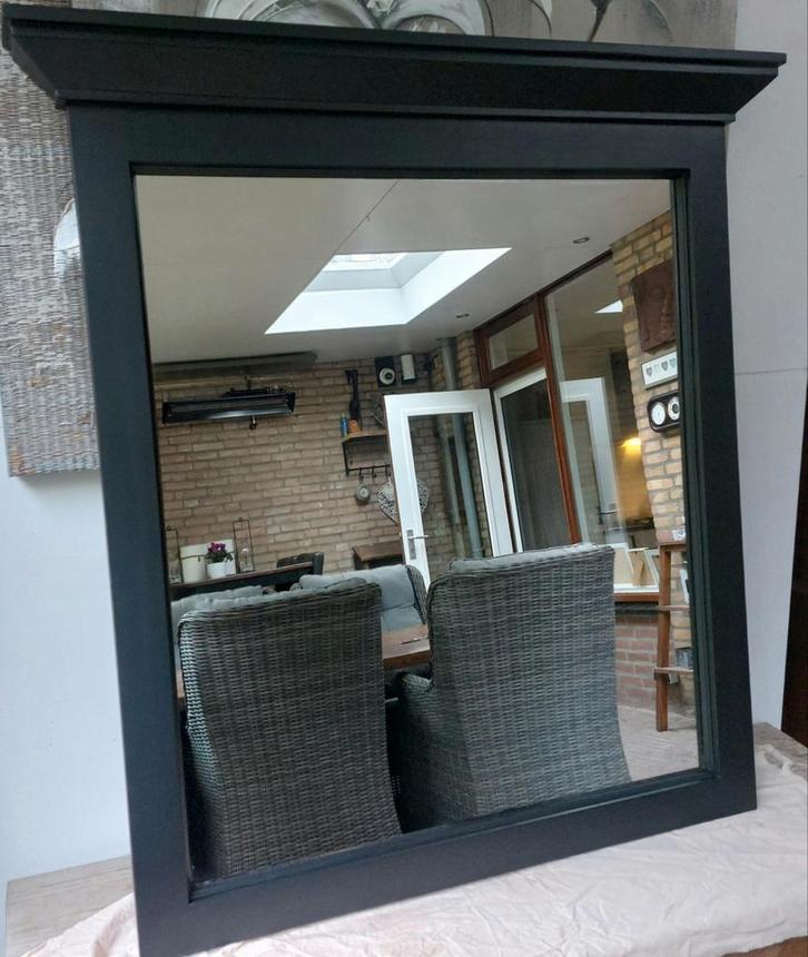 Hele mooi spiegel Mat zwart zonder beschadigingen €30.00, Huis en Inrichting, Woonaccessoires | Spiegels, Zo goed als nieuw, Rechthoekig