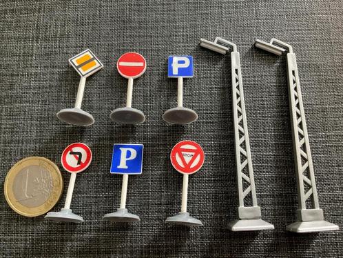 Lego 2 Lichtmasten en 6 VerkeersBorden ... OUD LEGO Jaren 60, Kinderen en Baby's, Speelgoed | Duplo en Lego, Gebruikt, Lego, Losse stenen