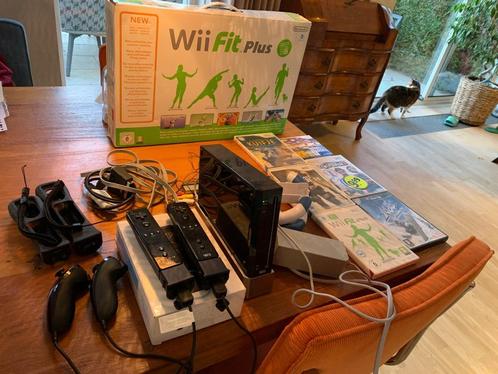 Wii en toebehoren, Spelcomputers en Games, Spelcomputers | Nintendo Wii, Zo goed als nieuw, Met 2 controllers, Met games, Met Balance Board