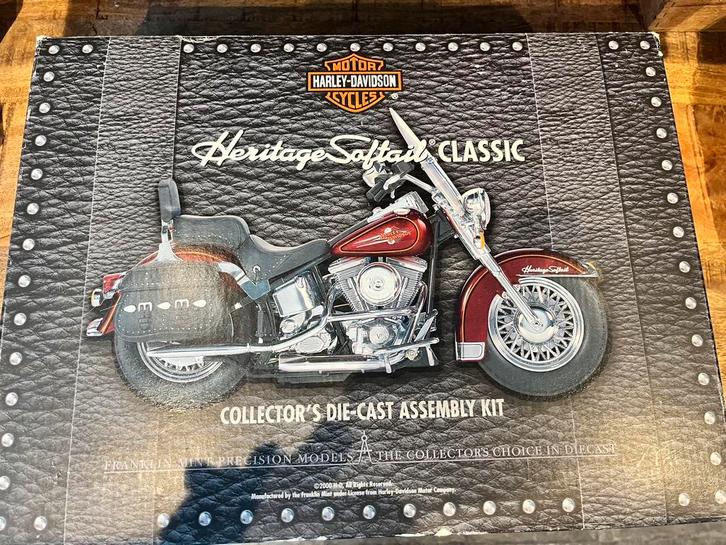 Harley Davidson 1/10 Heritage Softail Classic, Hobby en Vrije tijd, Modelbouw | Auto's en Voertuigen, Groter dan 1:32, Overige merken