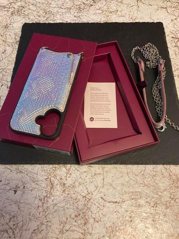 Dutchies iPhone 16 Hoesje leder met metalen strapes beschikbaar voor biedingen