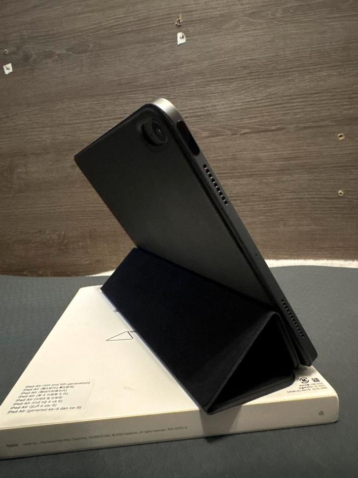 Apple iPad Air Smart Folio (4e/5e gen), Computers en Software, Tablet-hoezen, Zo goed als nieuw, Bescherming voor- en achterkant
