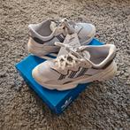 Adidas Ozweego Grey NIEUW!, Overige kleuren, Nieuw, Ophalen of Verzenden, Sneakers of Gympen