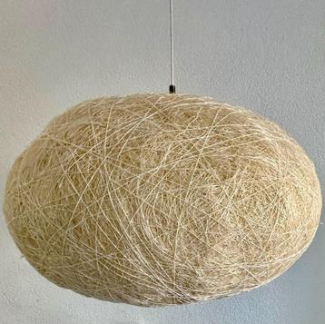 Hanglamp van palmzijde unieke structuur warm licht beschikbaar voor biedingen