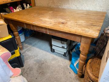 Grenen tafel gebruikt als werkbank beschikbaar voor biedingen