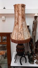 vintage lamp op karrewiel-as met perkamenten kap hoefijzers, Ophalen