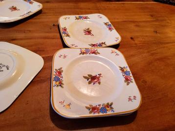 Oud servies beschikbaar voor biedingen