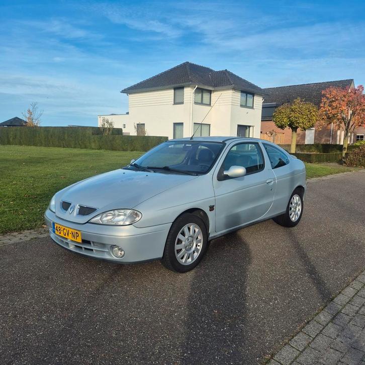 Renault Mégane 1.6 16V Coupe AUTOMAAT Grijs, Auto's, Renault, Bedrijf, Mégane, Airbags, Airconditioning, Boordcomputer, Elektrische buitenspiegels